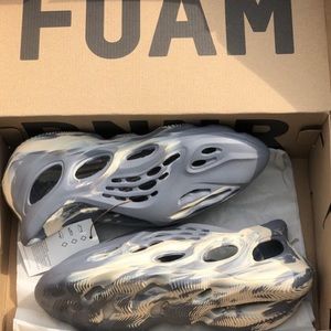 Yeezy form runners size 10 for 125$